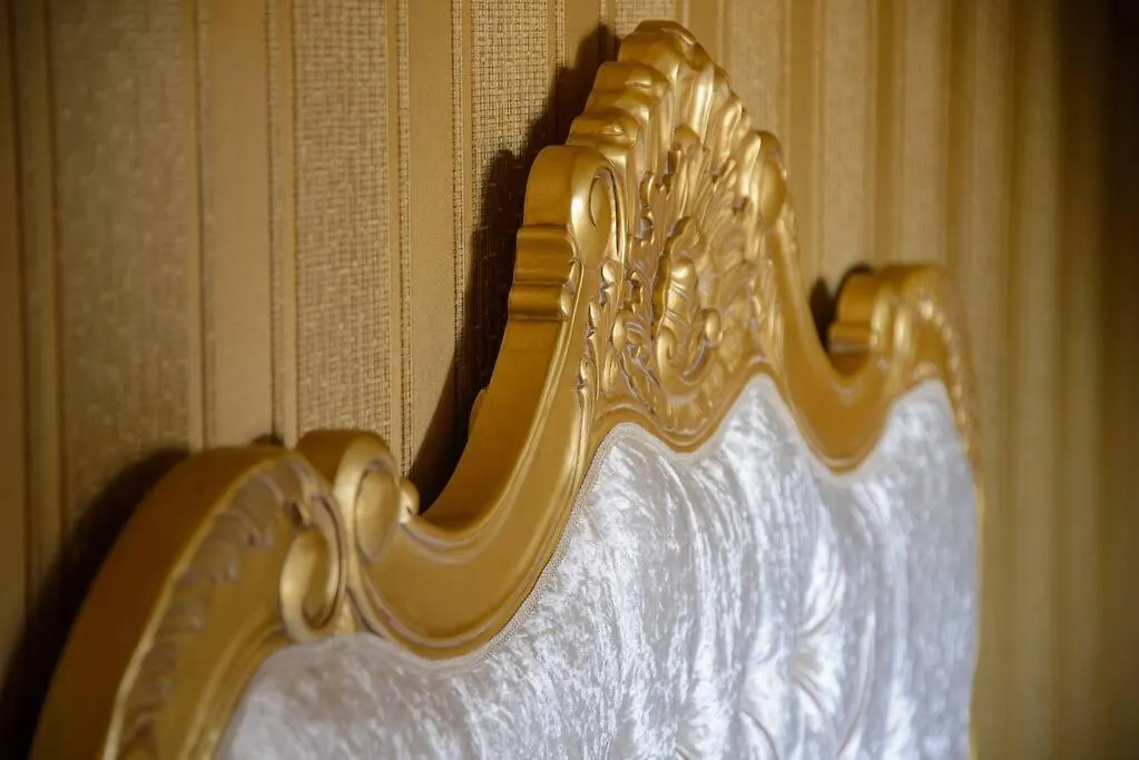 Apartment Luxury Versace 2 Bed, Hot Tub, Pool Table, Sky Tv London
