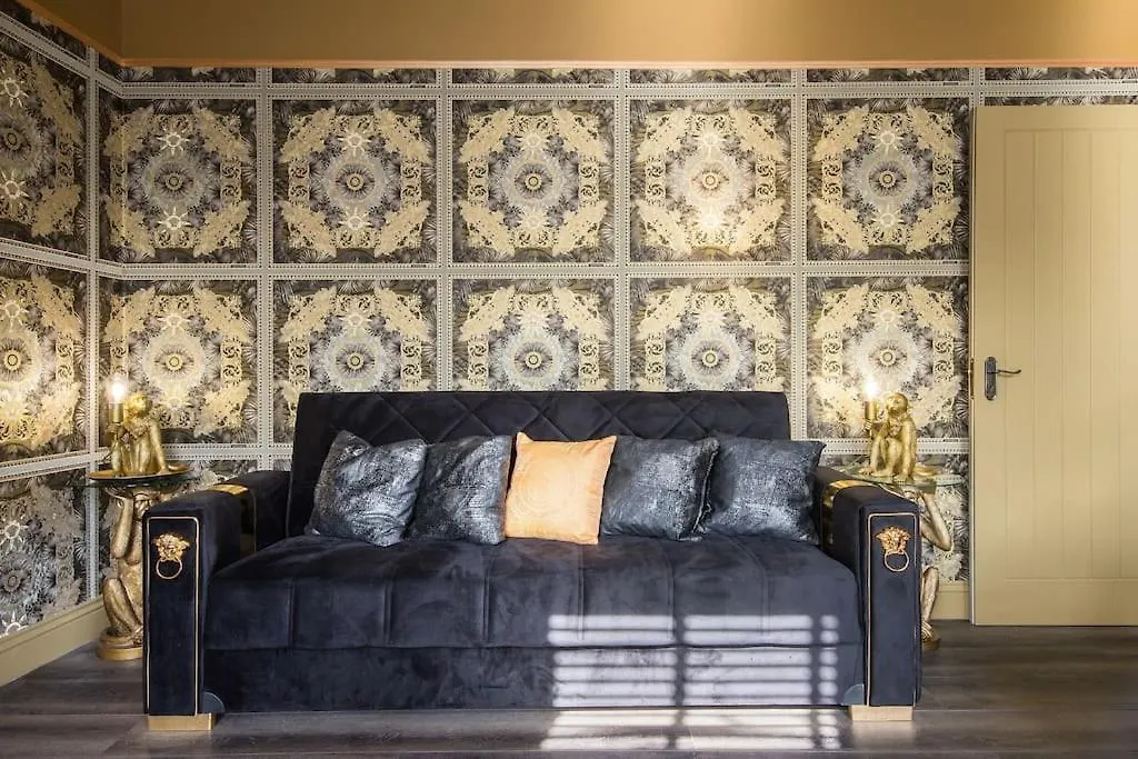 Luxury Versace 2 Bed, Hot Tub, Pool Table, Sky Tv London United Kingdom